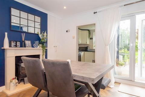 2 bedroom semi-detached house for sale, Winchester Street, Farnborough GU14
