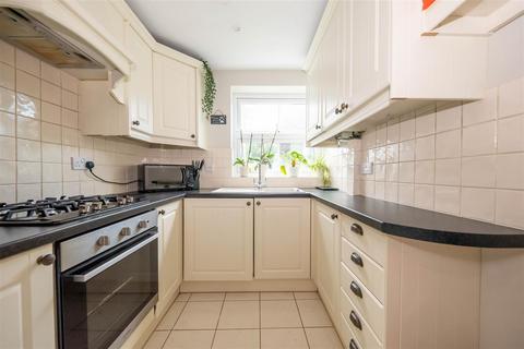 2 bedroom semi-detached house for sale, Winchester Street, Farnborough GU14