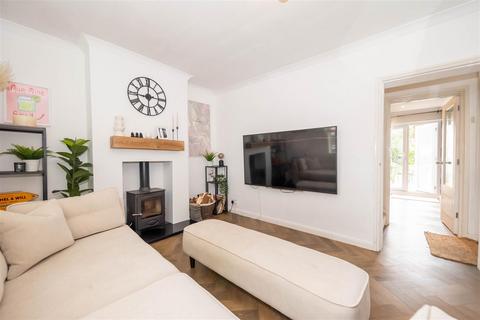 2 bedroom semi-detached house for sale, Winchester Street, Farnborough GU14