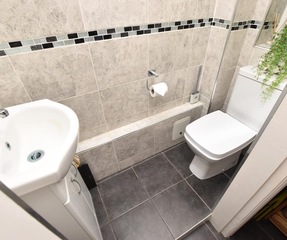 Cloakroom/wc