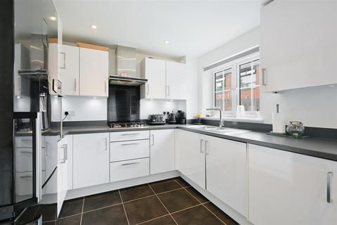 3 bedroom detached house for sale, Preston Manor Road, Tadworth