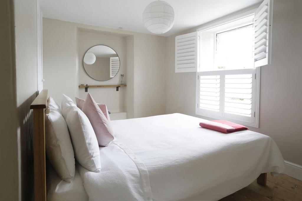Thumbnail Bedroom 2.jpeg