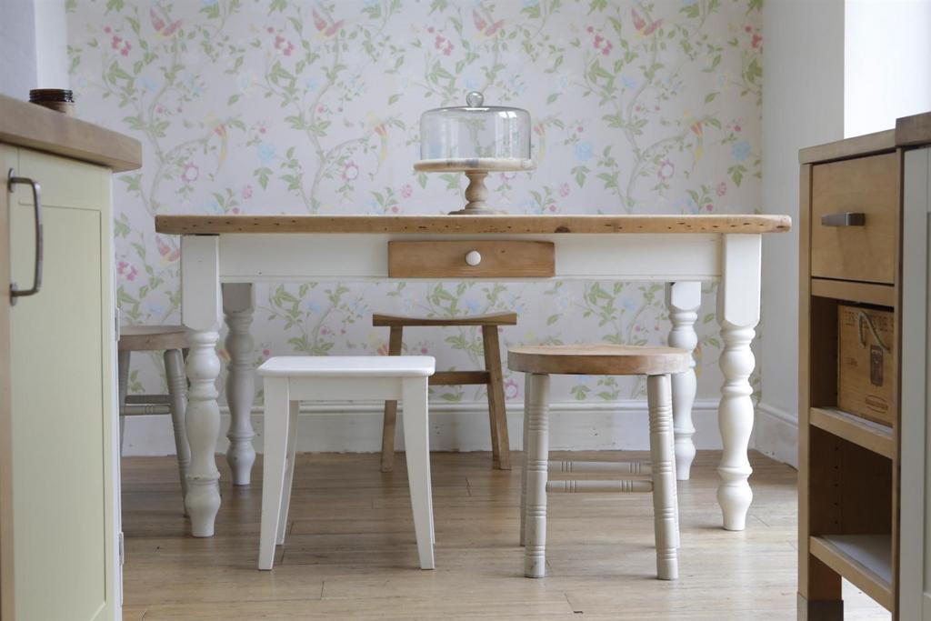 Thumbnail Dining table.jpeg