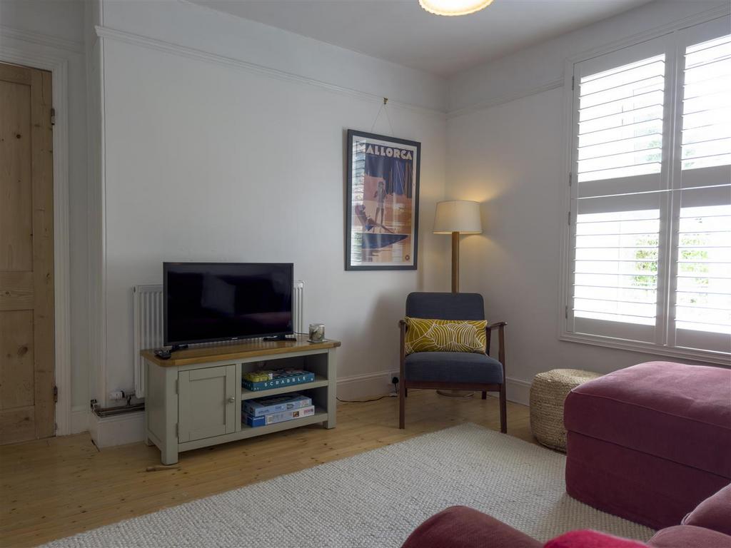Living Room1.jpg