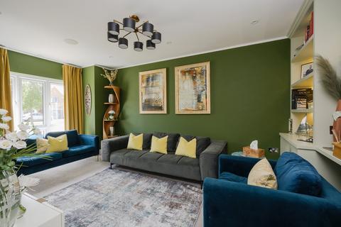 8 Bridges Avenue, East Molesey, KT8 0AP