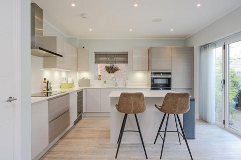 8 Bridges Avenue, East Molesey, KT8 0AP