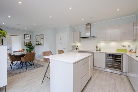8 Bridges Avenue, East Molesey, KT8 0AP