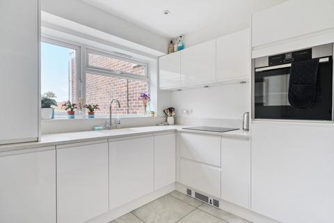 2 bedroom flat for sale, Ockford Road, Surrey GU7