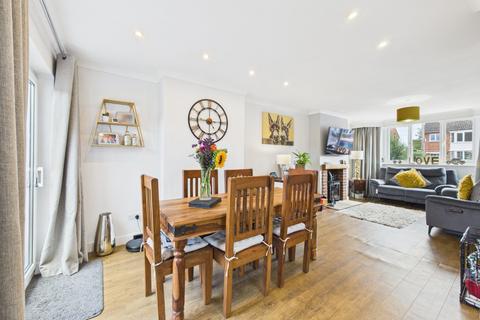 19 Ambrose Close, Worcester, WR2 6JX