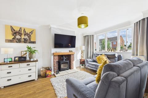 19 Ambrose Close, Worcester, WR2 6JX