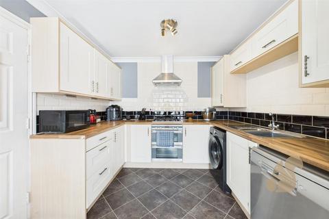 4 bedroom semi-detached house for sale, Grantham Avenue, Great Cornard