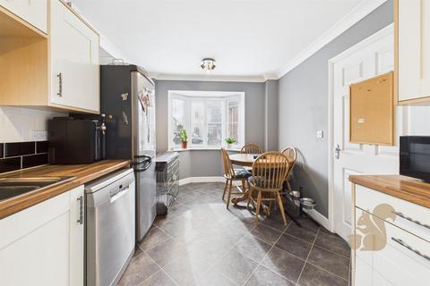 4 bedroom semi-detached house for sale, Grantham Avenue, Great Cornard
