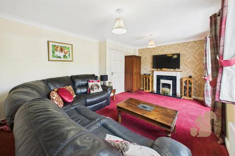 4 bedroom semi-detached house for sale, Grantham Avenue, Great Cornard