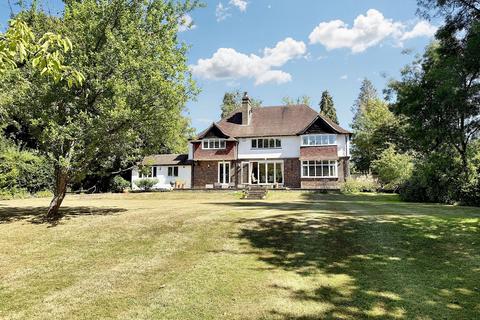 Summerfold High Drive, Woldingham, Caterham, CR3 7EL