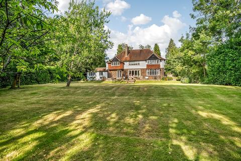Summerfold High Drive, Woldingham, Caterham, CR3 7EL