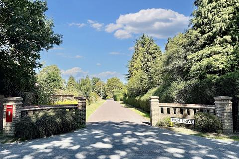 Summerfold High Drive, Woldingham, Caterham, CR3 7EL