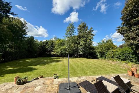 Summerfold High Drive, Woldingham, Caterham, CR3 7EL