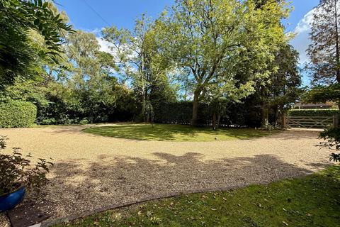 Summerfold High Drive, Woldingham, Caterham, CR3 7EL