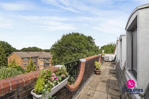 3 bedroom flat for sale, Holders Hill Road, Hendon, London