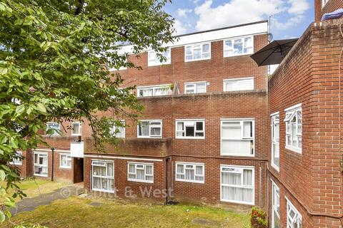 1 bedroom ground floor flat for sale, Hazelmere Close, Leatherhead, Surrey