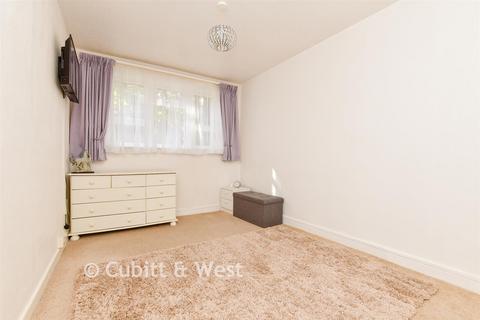 1 bedroom ground floor flat for sale, Hazelmere Close, Leatherhead, Surrey