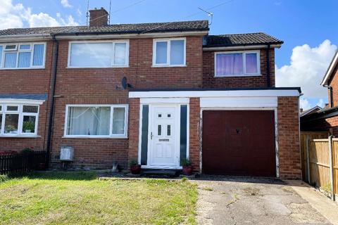 4 Brookside, Bozeat, Wellingborough, NN29 7NJ