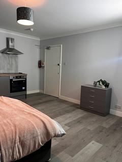 1 bedroom in a house share to rent, Bournemouth Road, Poole, Dorset, BH14