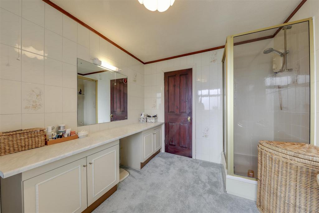 En Suite Shower Alt