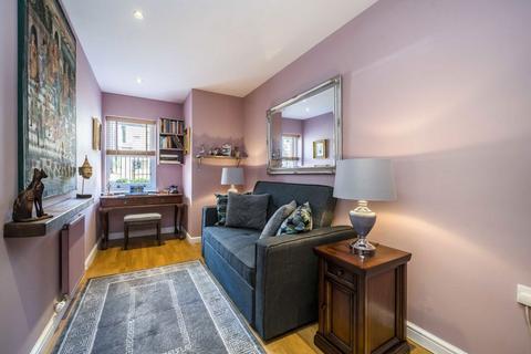 3 bedroom flat for sale, Knollys Road, London SW16