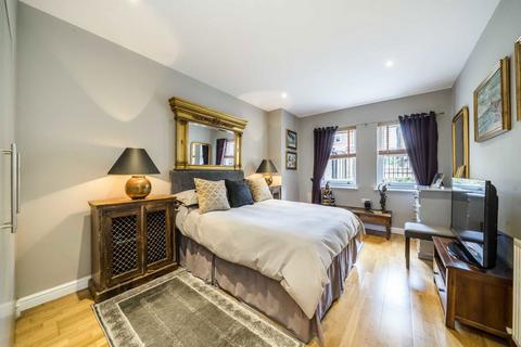 3 bedroom flat for sale, Knollys Road, London SW16
