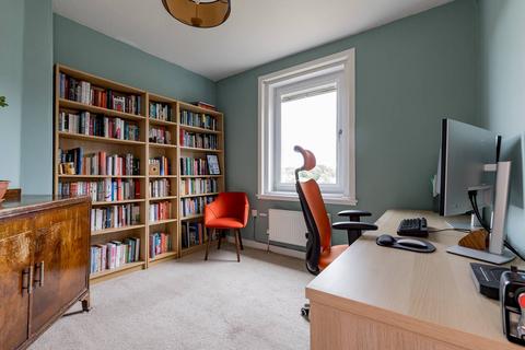243/6 Ferry Road, Edinburgh, EH5 3AB