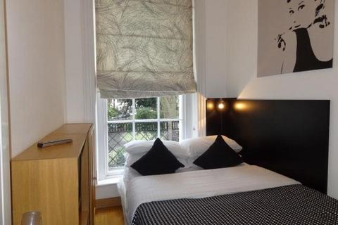 Studio to rent, Cartwright Gardens, Bloomsbury, London, WC1H
