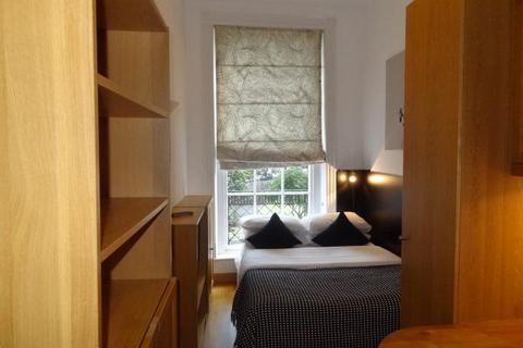 Studio to rent, Cartwright Gardens, Bloomsbury, London, WC1H