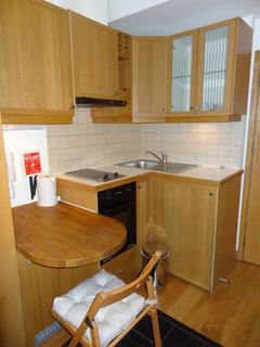 Studio to rent, Cartwright Gardens, Bloomsbury, London, WC1H