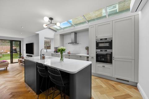 2 bedroom flat for sale, Earlsfield Road, London