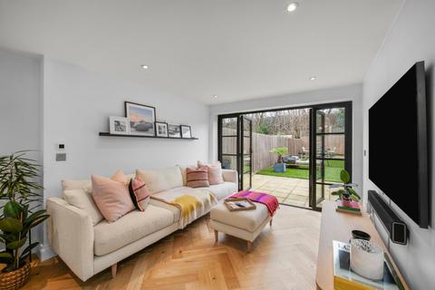 2 bedroom flat for sale, Earlsfield Road, London