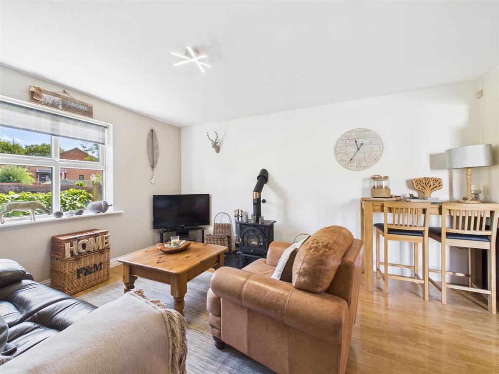 Kitchen/dining/living