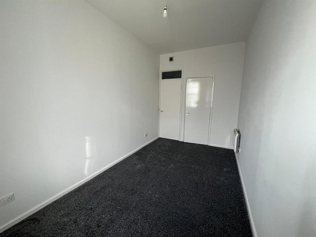 Bedroom 1 .jpg