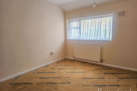 20 Redcar Road, Romford, RM3 9PT