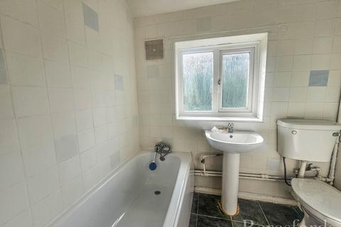 20 Redcar Road, Romford, RM3 9PT