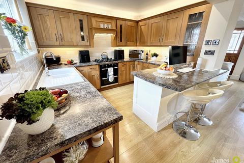 undefined, Glas Cwm, Pontypridd CF37