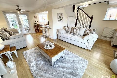 undefined, Glas Cwm, Pontypridd CF37