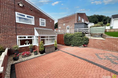 undefined, Glas Cwm, Pontypridd CF37