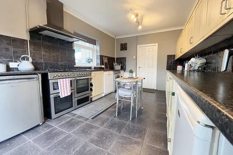 4 bedroom end of terrace house for sale, Nant Y Dall Avenue, Pontypridd CF37