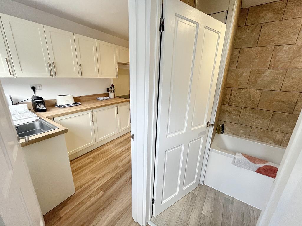 Hall Kit Bath