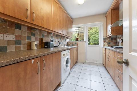 2 Brambledown Road, South Croydon, CR2 0BL