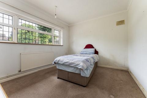 2 Brambledown Road, South Croydon, CR2 0BL
