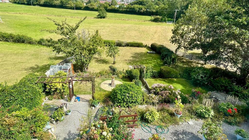 Large rear garden