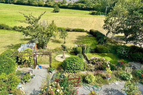5 bedroom detached house for sale, Llangwstenin, Llandudno Junction