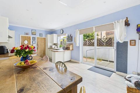 4 bedroom semi-detached house for sale, Tarring Road, Worthing, BN11 4HG